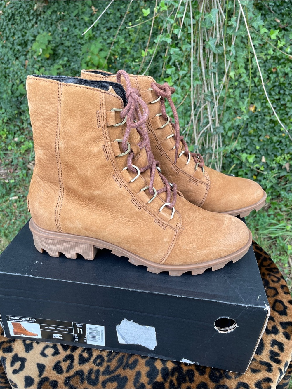 Women's Tan Lace-Up Combat Boots
Waterproof 💧 Worn One Time!
